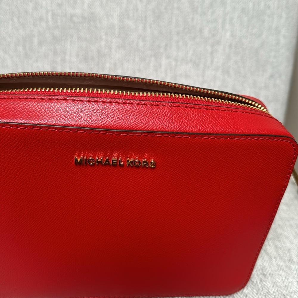 Michael Kors Jet Set Crossbody Purse. NWOT. $168